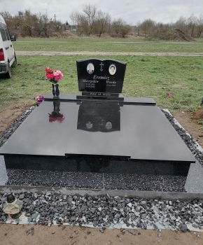 Памятник двойной 11